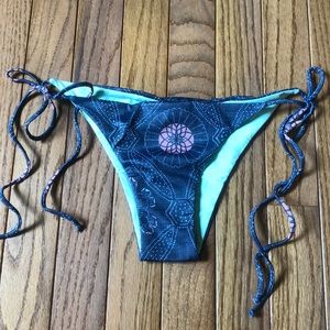 🌟NWT Tavik Jax yokato bikini bottoms tie sides small